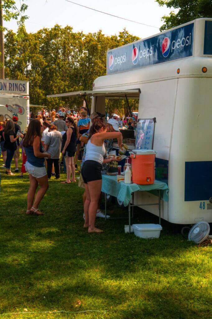 food-truck au milieu d'une fête