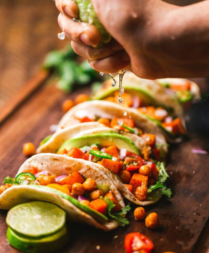 tacos à l'avocat et citron vert